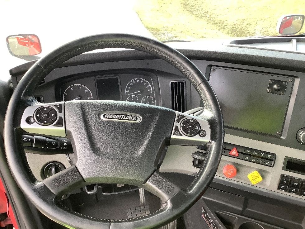Day Cab Tractor-Heavy Duty Tractors-Freightliner-2020-T12664ST-Lacey-WA-471,650\n\t\tmiles-$ 47,000 - Image 11