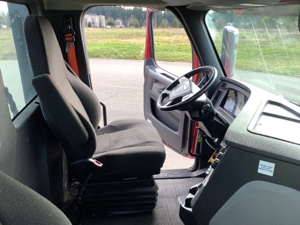 Day Cab Tractor-Heavy Duty Tractors-Freightliner-2020-T12664ST-Lacey-WA-471,650\n\t\tmiles-$ 47,000 - Image 14