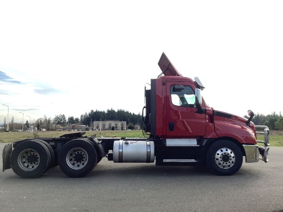 Day Cab Tractor-Heavy Duty Tractors-Freightliner-2020-T12664ST-Lacey-WA-471,650\n\t\tmiles-$ 47,000 - Image 8