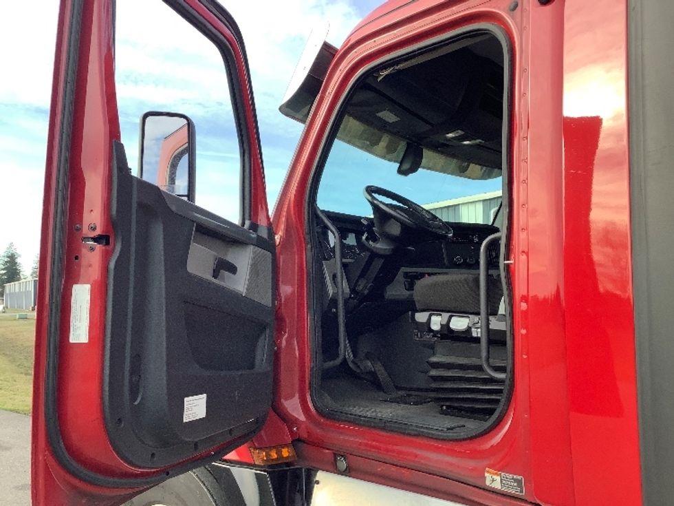 Day Cab Tractor-Heavy Duty Tractors-Freightliner-2020-T12664ST-Lacey-WA-471,650\n\t\tmiles-$ 47,000 - Image 9