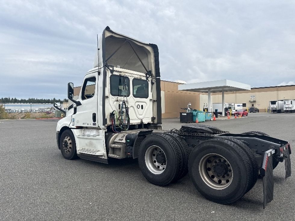 Day Cab Tractor-Heavy Duty Tractors-Freightliner-2020-T12664ST-Lacey-WA-616,632\n\t\tmiles-$ 35,000 - Image 3