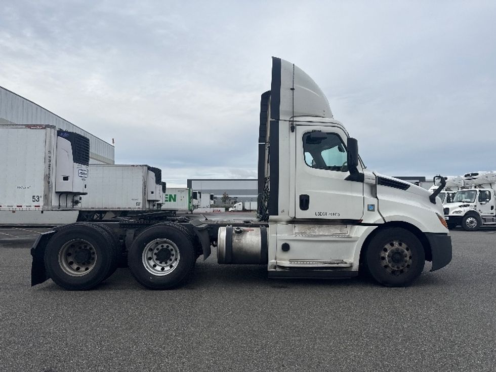 Day Cab Tractor-Heavy Duty Tractors-Freightliner-2020-T12664ST-Lacey-WA-616,632\n\t\tmiles-$ 35,000 - Image 6