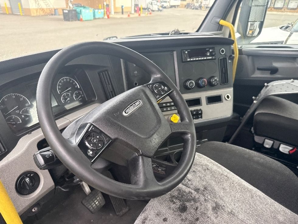 Day Cab Tractor-Heavy Duty Tractors-Freightliner-2020-T12664ST-Lacey-WA-616,632\n\t\tmiles-$ 35,000 - Image 8