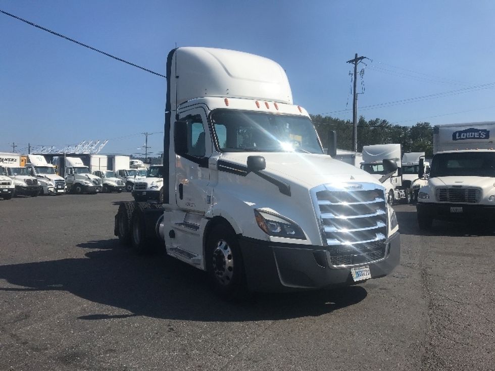 Day Cab Tractor-Heavy Duty Tractors-Freightliner-2020-T12664ST-Lacey-WA-655,135\n\t\tmiles-$ 34,500 - Image 1