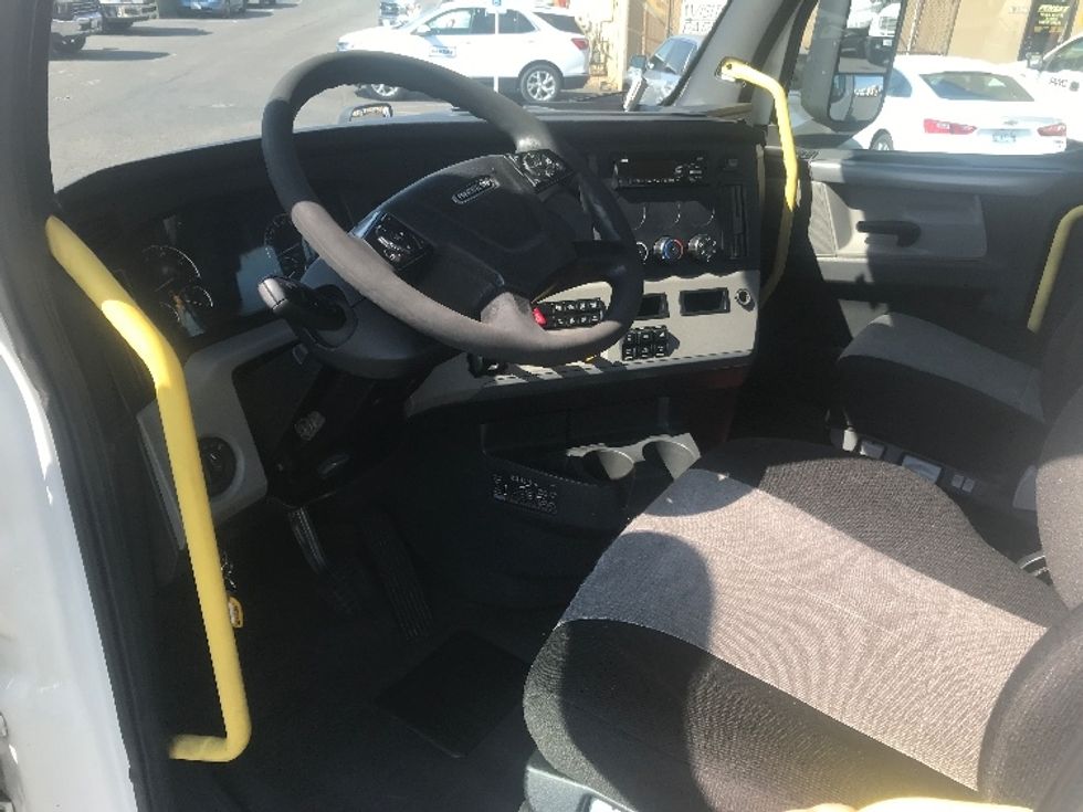 Day Cab Tractor-Heavy Duty Tractors-Freightliner-2020-T12664ST-Lacey-WA-655,135\n\t\tmiles-$ 34,500 - Image 10