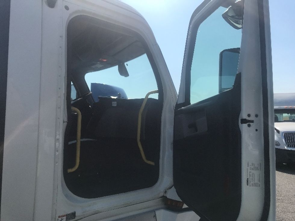Day Cab Tractor-Heavy Duty Tractors-Freightliner-2020-T12664ST-Lacey-WA-655,135\n\t\tmiles-$ 34,500 - Image 12