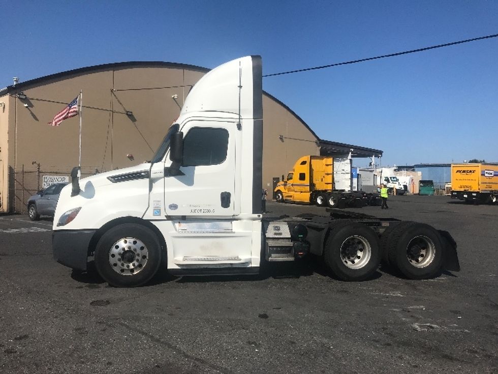 Day Cab Tractor-Heavy Duty Tractors-Freightliner-2020-T12664ST-Lacey-WA-655,135\n\t\tmiles-$ 34,500 - Image 4