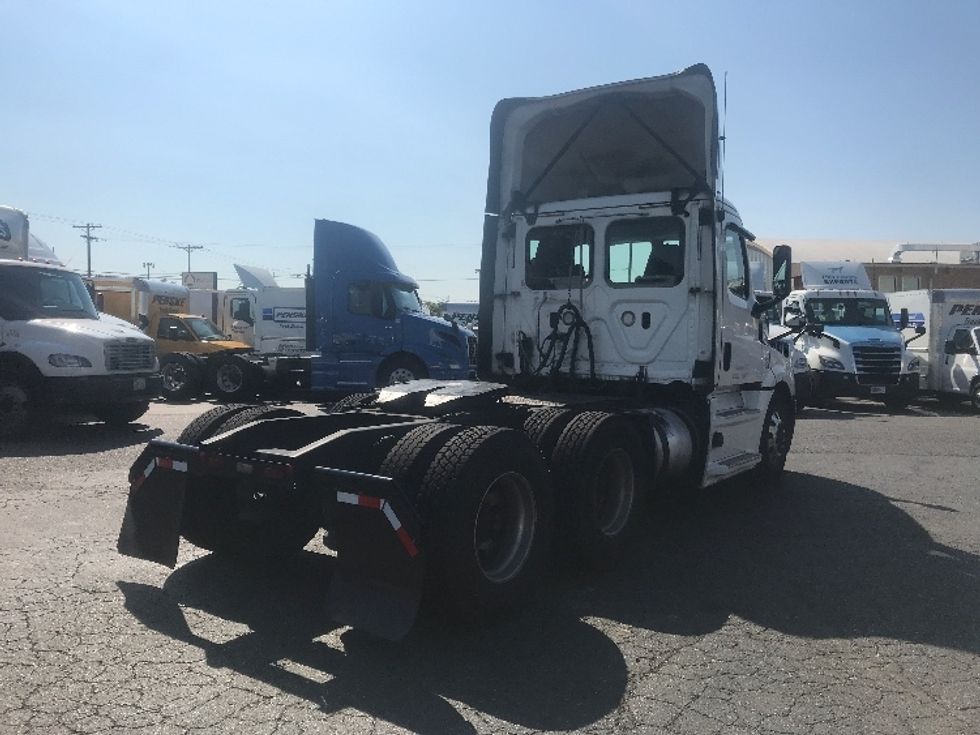 Day Cab Tractor-Heavy Duty Tractors-Freightliner-2020-T12664ST-Lacey-WA-655,135\n\t\tmiles-$ 34,500 - Image 7