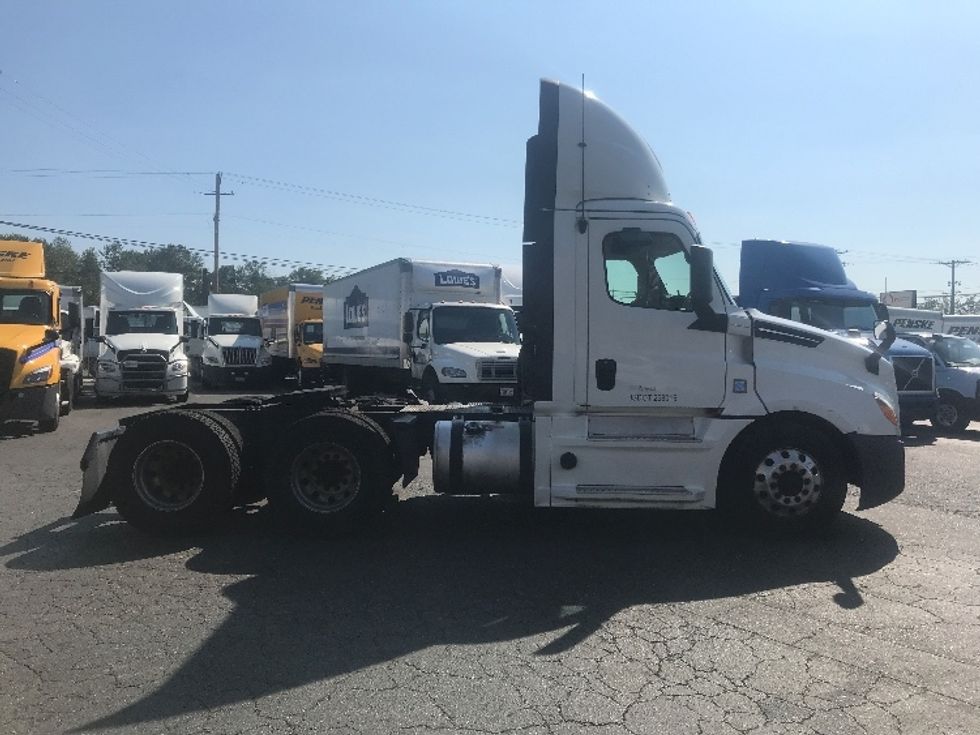 Day Cab Tractor-Heavy Duty Tractors-Freightliner-2020-T12664ST-Lacey-WA-655,135\n\t\tmiles-$ 34,500 - Image 8