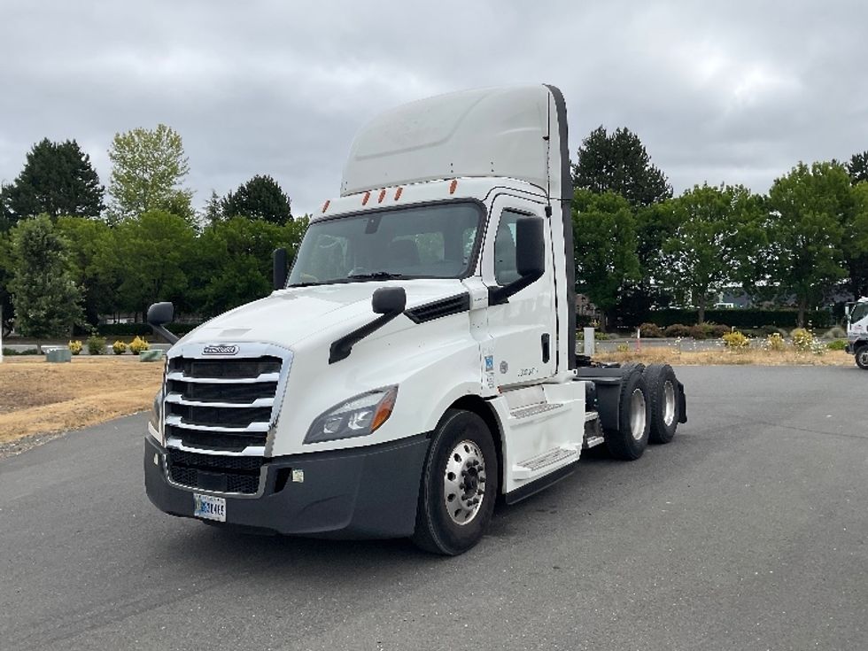 Day Cab Tractor-Heavy Duty Tractors-Freightliner-2020-T12664ST-Lacey-WA-688,180\n\t\tmiles-$ 31,500 - Image 3
