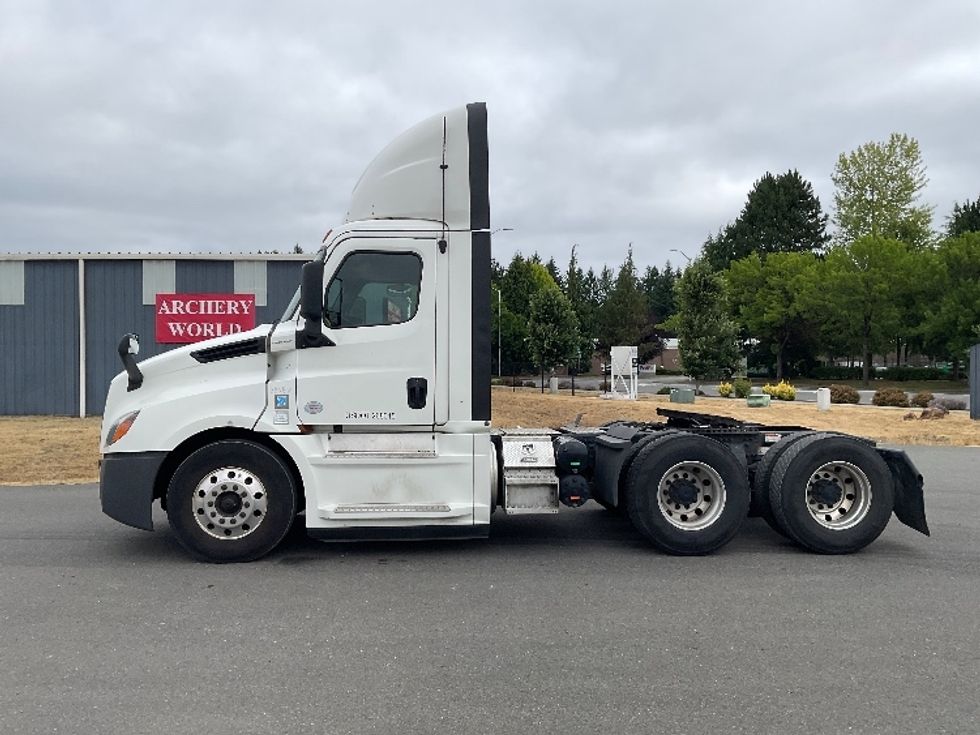 Day Cab Tractor-Heavy Duty Tractors-Freightliner-2020-T12664ST-Lacey-WA-688,180\n\t\tmiles-$ 31,500 - Image 4