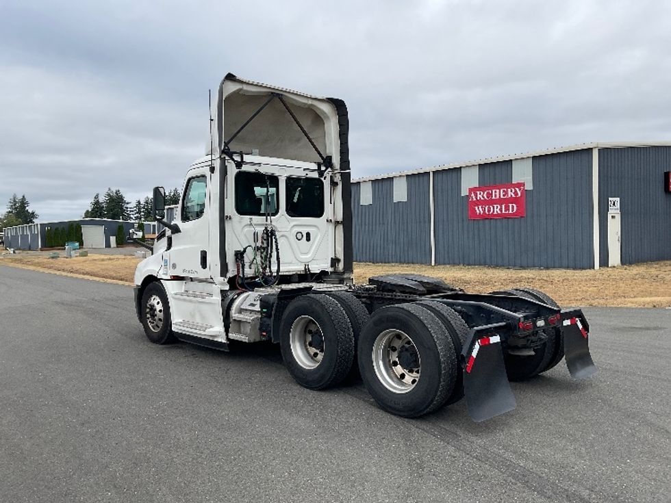 Day Cab Tractor-Heavy Duty Tractors-Freightliner-2020-T12664ST-Lacey-WA-688,180\n\t\tmiles-$ 31,500 - Image 5