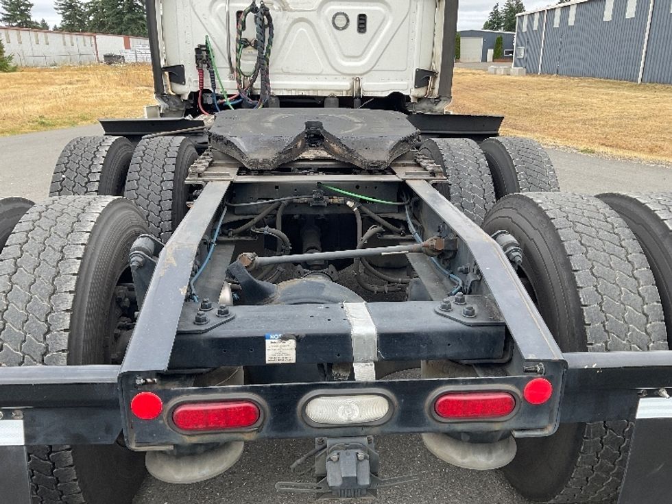 Day Cab Tractor-Heavy Duty Tractors-Freightliner-2020-T12664ST-Lacey-WA-688,180\n\t\tmiles-$ 31,500 - Image 6