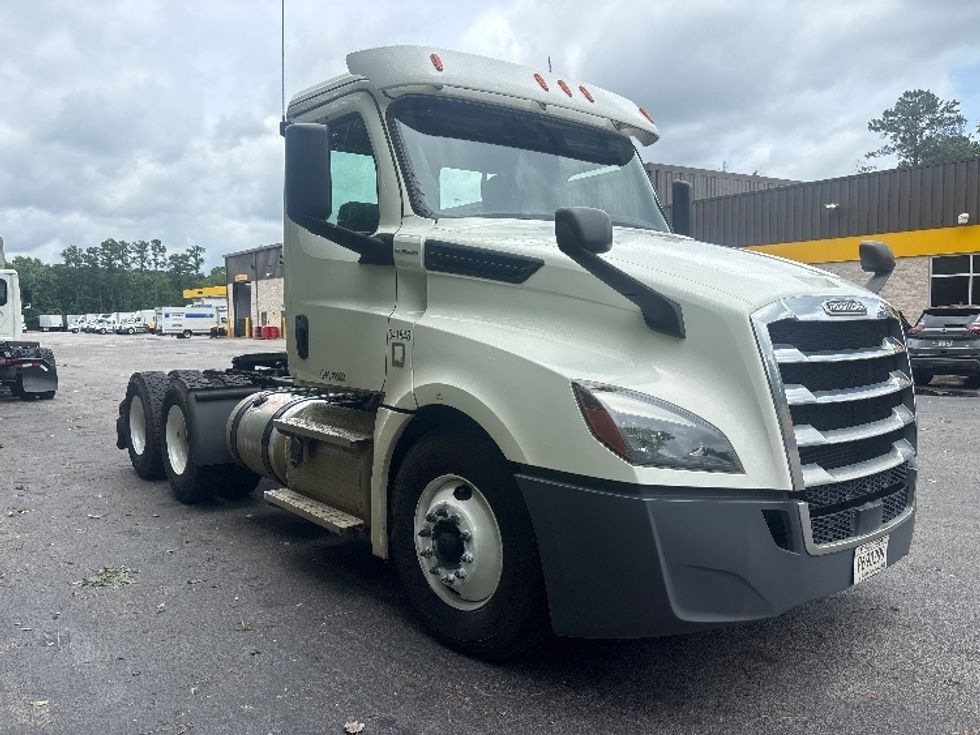 Day Cab Tractor-Heavy Duty Tractors-Freightliner-2020-T12664ST-Ladson-SC-164,699\n\t\tmiles-$ 65,250 - Image 1