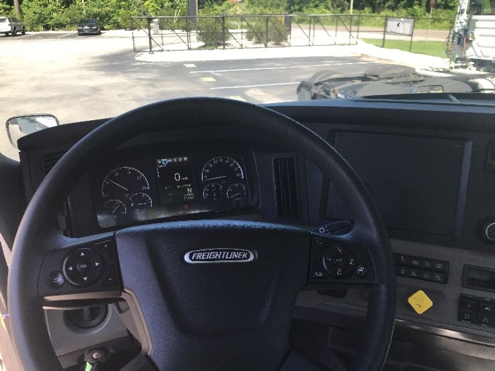 Day Cab Tractor-Heavy Duty Tractors-Freightliner-2020-T12664ST-Ladson-SC-164,699\n\t\tmiles-$ 65,250 - Image 11