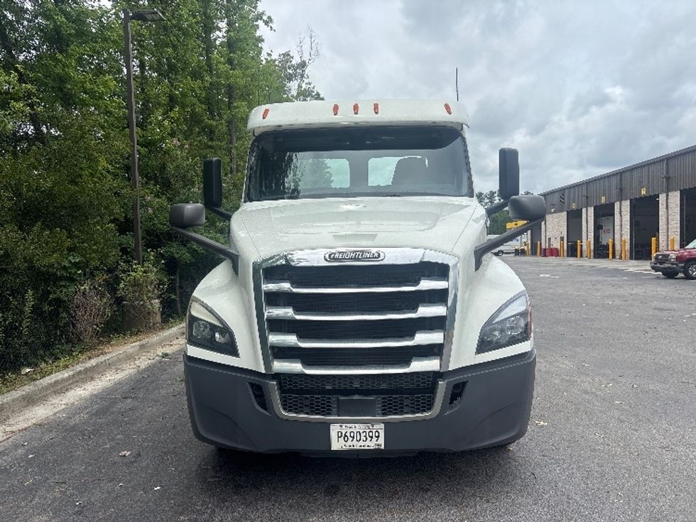 Day Cab Tractor-Heavy Duty Tractors-Freightliner-2020-T12664ST-Ladson-SC-164,699\n\t\tmiles-$ 65,250 - Image 2