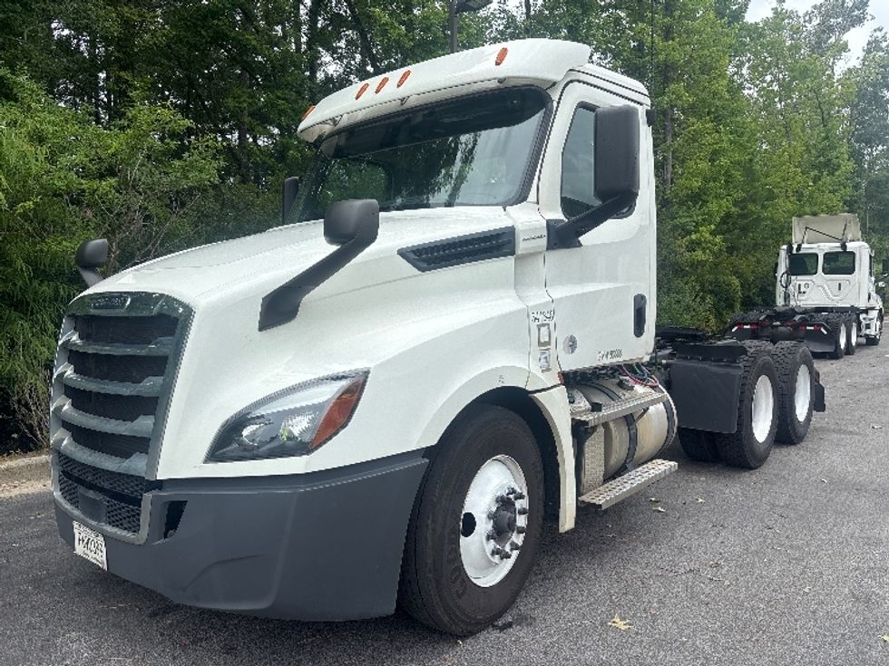 Day Cab Tractor-Heavy Duty Tractors-Freightliner-2020-T12664ST-Ladson-SC-164,699\n\t\tmiles-$ 65,250 - Image 3