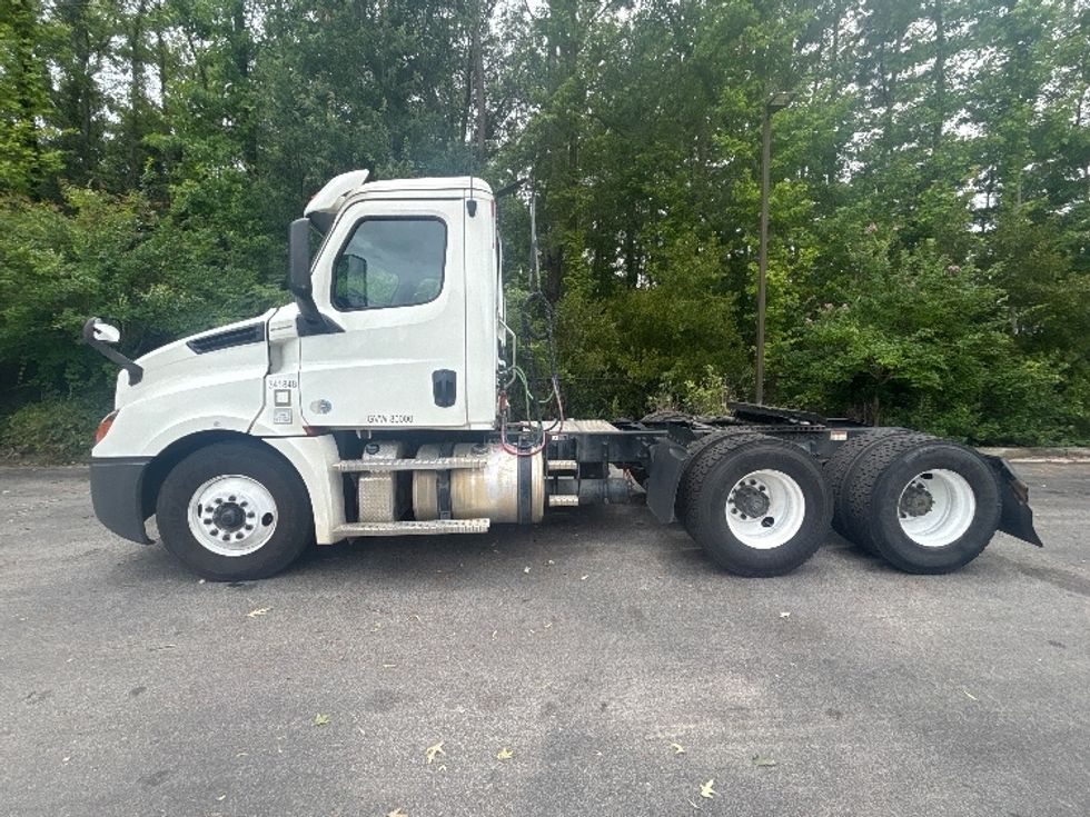 Day Cab Tractor-Heavy Duty Tractors-Freightliner-2020-T12664ST-Ladson-SC-164,699\n\t\tmiles-$ 65,250 - Image 4
