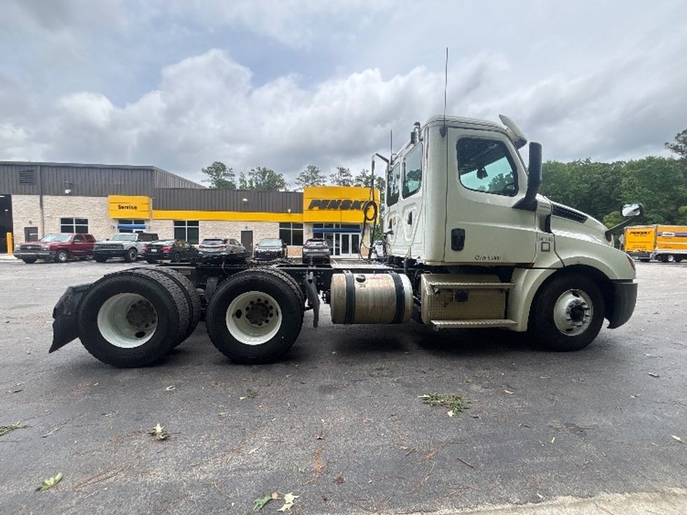 Day Cab Tractor-Heavy Duty Tractors-Freightliner-2020-T12664ST-Ladson-SC-164,699\n\t\tmiles-$ 65,250 - Image 8