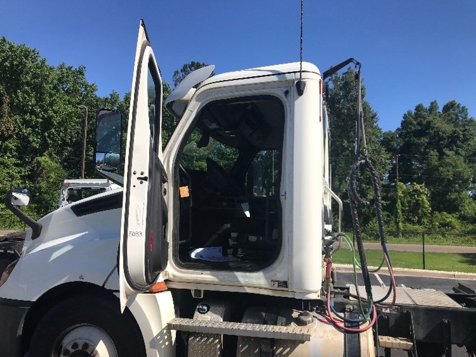 Day Cab Tractor-Heavy Duty Tractors-Freightliner-2020-T12664ST-Ladson-SC-164,699\n\t\tmiles-$ 65,250 - Image 9