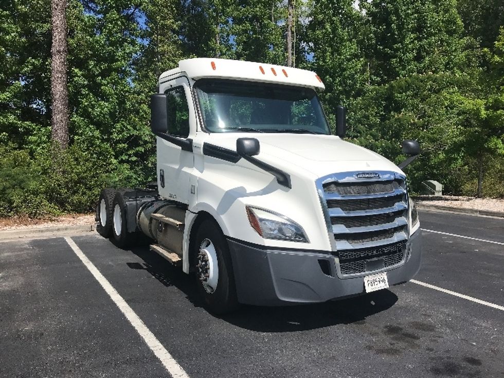 Day Cab Tractor-Heavy Duty Tractors-Freightliner-2020-T12664ST-Ladson-SC-165,779\n\t\tmiles-$ 65,000 - Image 1