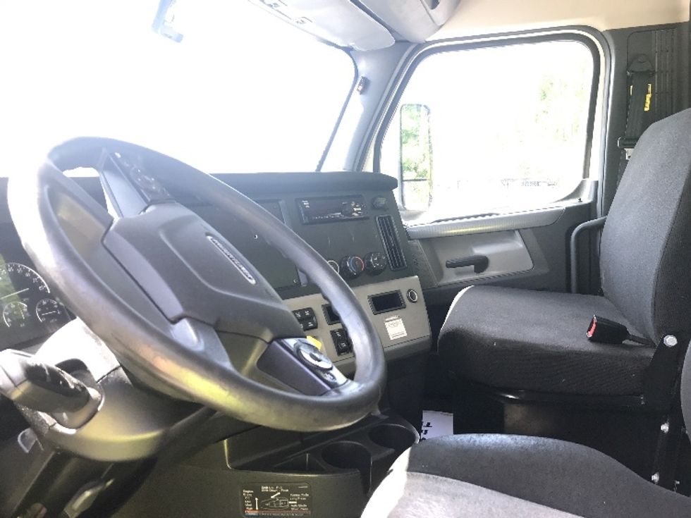 Day Cab Tractor-Heavy Duty Tractors-Freightliner-2020-T12664ST-Ladson-SC-165,779\n\t\tmiles-$ 65,000 - Image 10