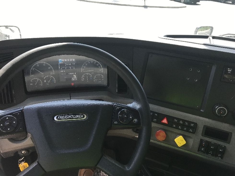 Day Cab Tractor-Heavy Duty Tractors-Freightliner-2020-T12664ST-Ladson-SC-165,779\n\t\tmiles-$ 65,000 - Image 11