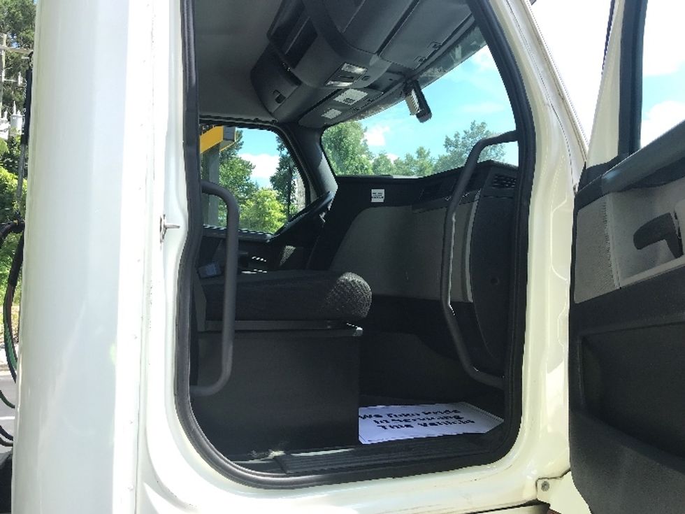 Day Cab Tractor-Heavy Duty Tractors-Freightliner-2020-T12664ST-Ladson-SC-165,779\n\t\tmiles-$ 65,000 - Image 12