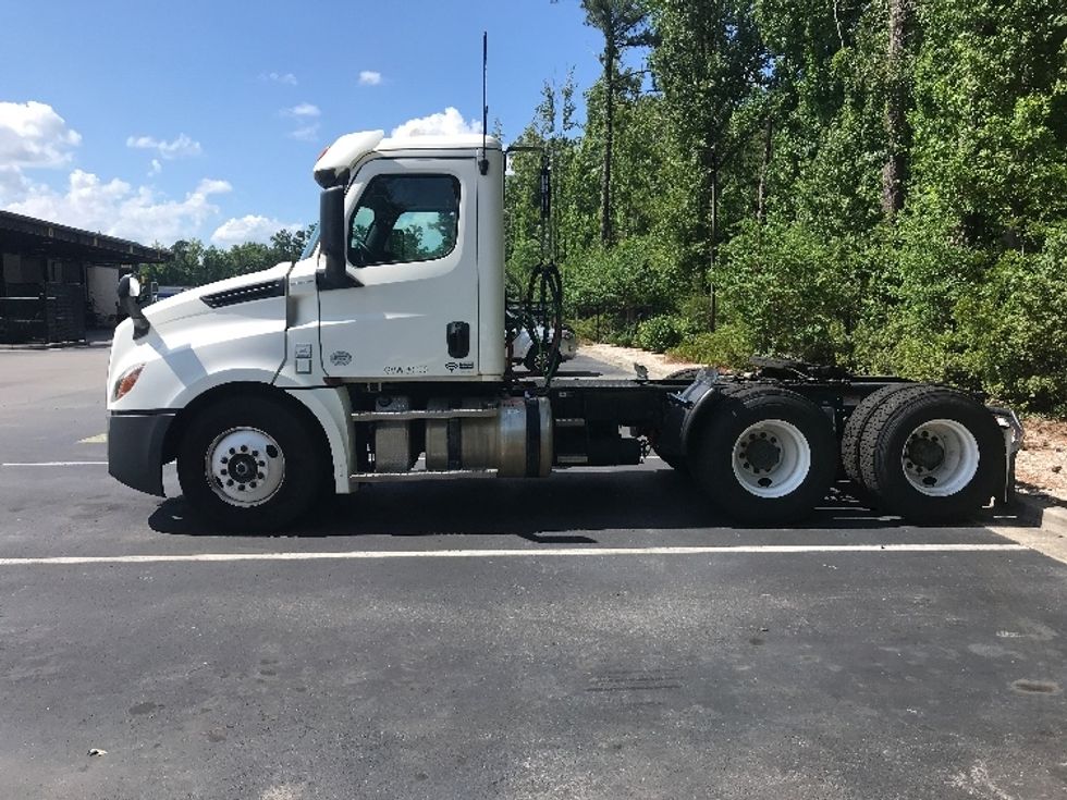 Day Cab Tractor-Heavy Duty Tractors-Freightliner-2020-T12664ST-Ladson-SC-165,779\n\t\tmiles-$ 65,000 - Image 4