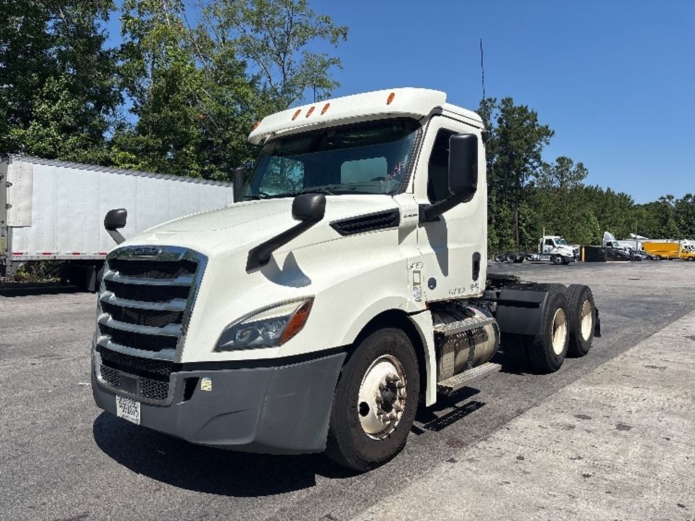 Day Cab Tractor-Heavy Duty Tractors-Freightliner-2020-T12664ST-Ladson-SC-181,436\n\t\tmiles-$ 64,250 - Image 2