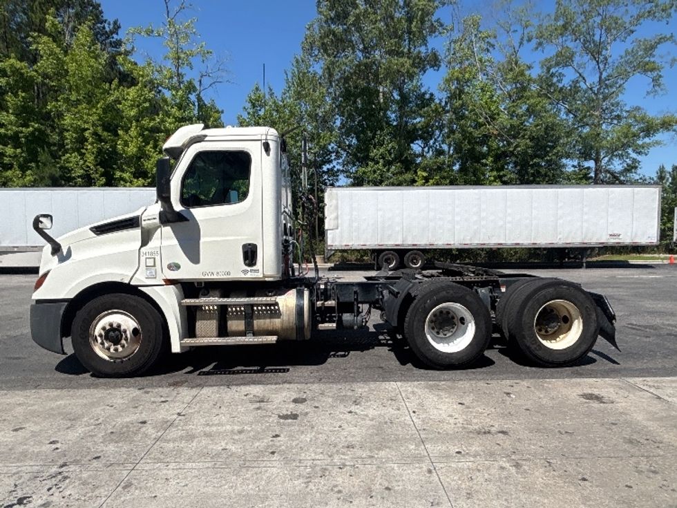 Day Cab Tractor-Heavy Duty Tractors-Freightliner-2020-T12664ST-Ladson-SC-181,436\n\t\tmiles-$ 64,250 - Image 3