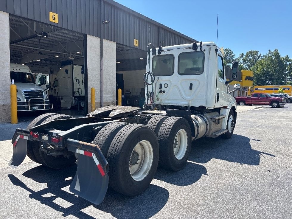 Day Cab Tractor-Heavy Duty Tractors-Freightliner-2020-T12664ST-Ladson-SC-181,436\n\t\tmiles-$ 64,250 - Image 5