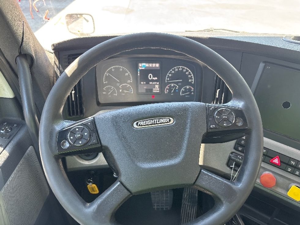 Day Cab Tractor-Heavy Duty Tractors-Freightliner-2020-T12664ST-Ladson-SC-181,436\n\t\tmiles-$ 64,250 - Image 8