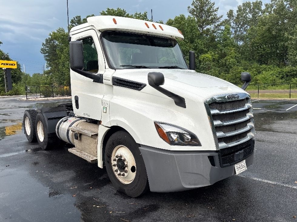 Day Cab Tractor-Heavy Duty Tractors-Freightliner-2020-T12664ST-Ladson-SC-204,233\n\t\tmiles-$ 63,000 - Image 1