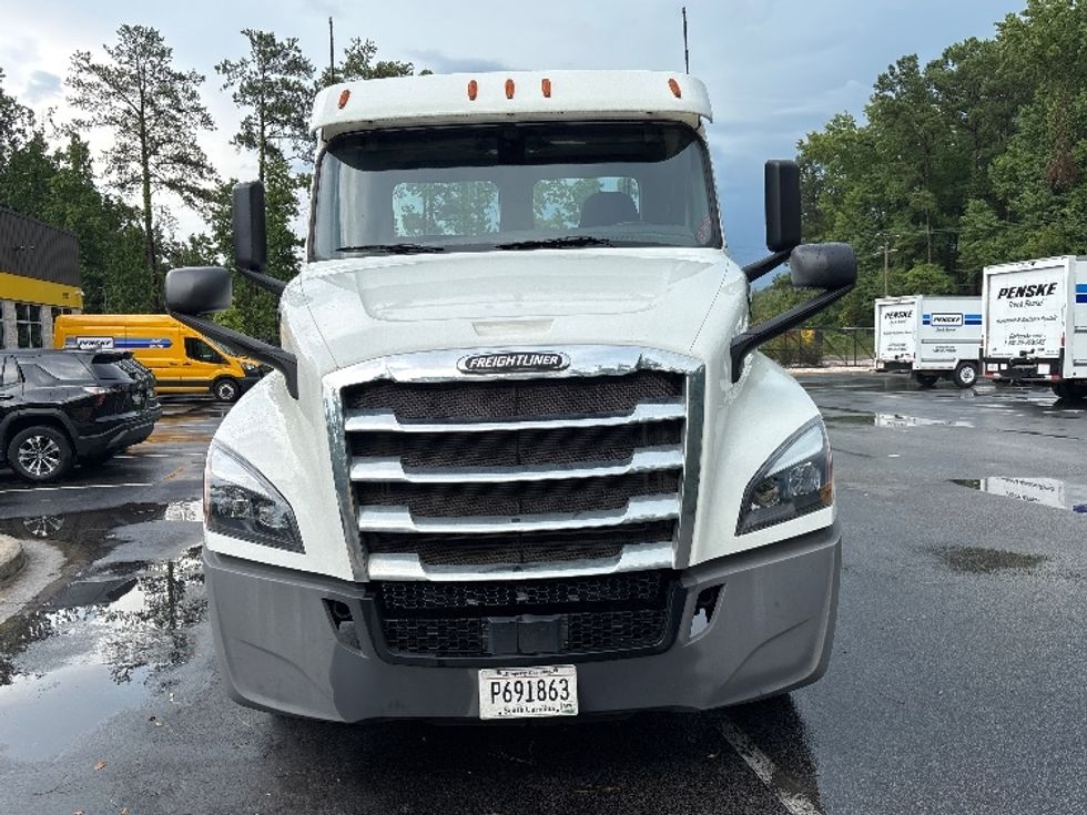 Day Cab Tractor-Heavy Duty Tractors-Freightliner-2020-T12664ST-Ladson-SC-204,233\n\t\tmiles-$ 63,000 - Image 2