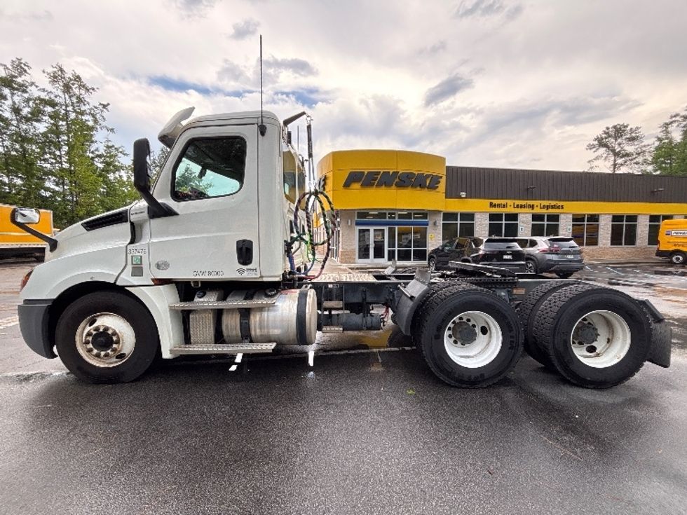 Day Cab Tractor-Heavy Duty Tractors-Freightliner-2020-T12664ST-Ladson-SC-204,233\n\t\tmiles-$ 63,000 - Image 4