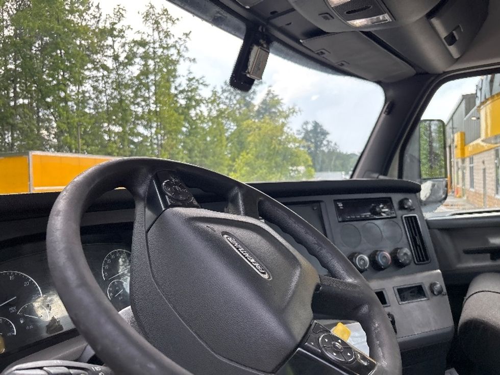 Day Cab Tractor-Heavy Duty Tractors-Freightliner-2020-T12664ST-Ladson-SC-204,233\n\t\tmiles-$ 63,000 - Image 9