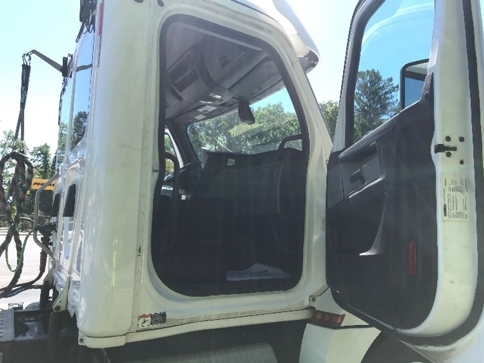 Day Cab Tractor-Heavy Duty Tractors-Freightliner-2020-T12664ST-Ladson-SC-205,945\n\t\tmiles-$ 59,750 - Image 11