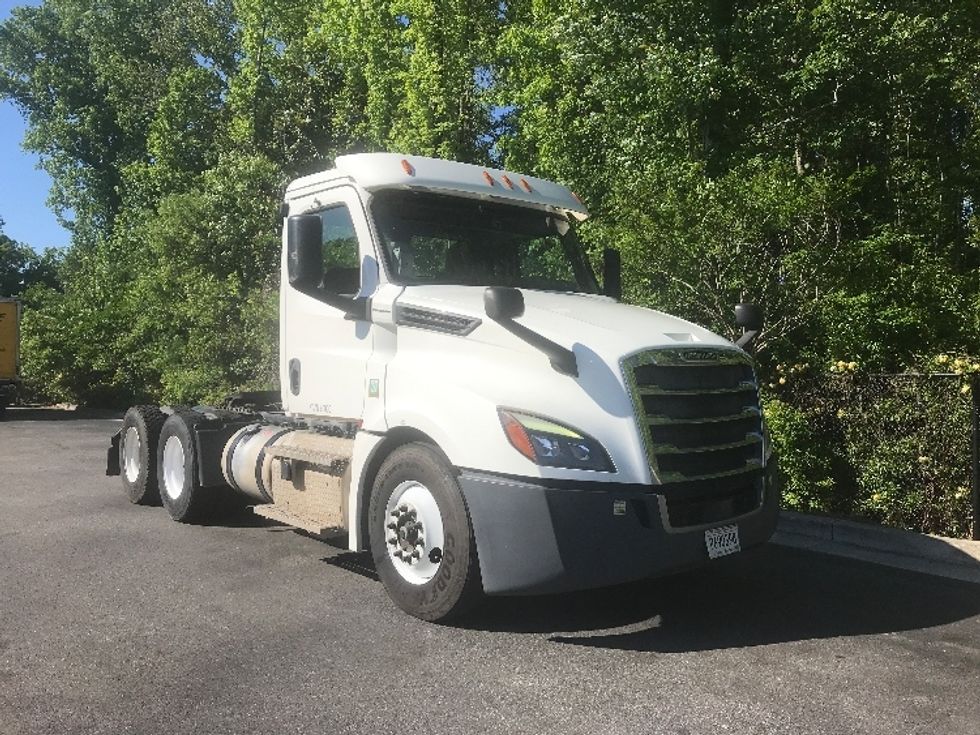Day Cab Tractor-Heavy Duty Tractors-Freightliner-2020-T12664ST-Ladson-SC-209,666\n\t\tmiles-$ 63,250 - Image 1