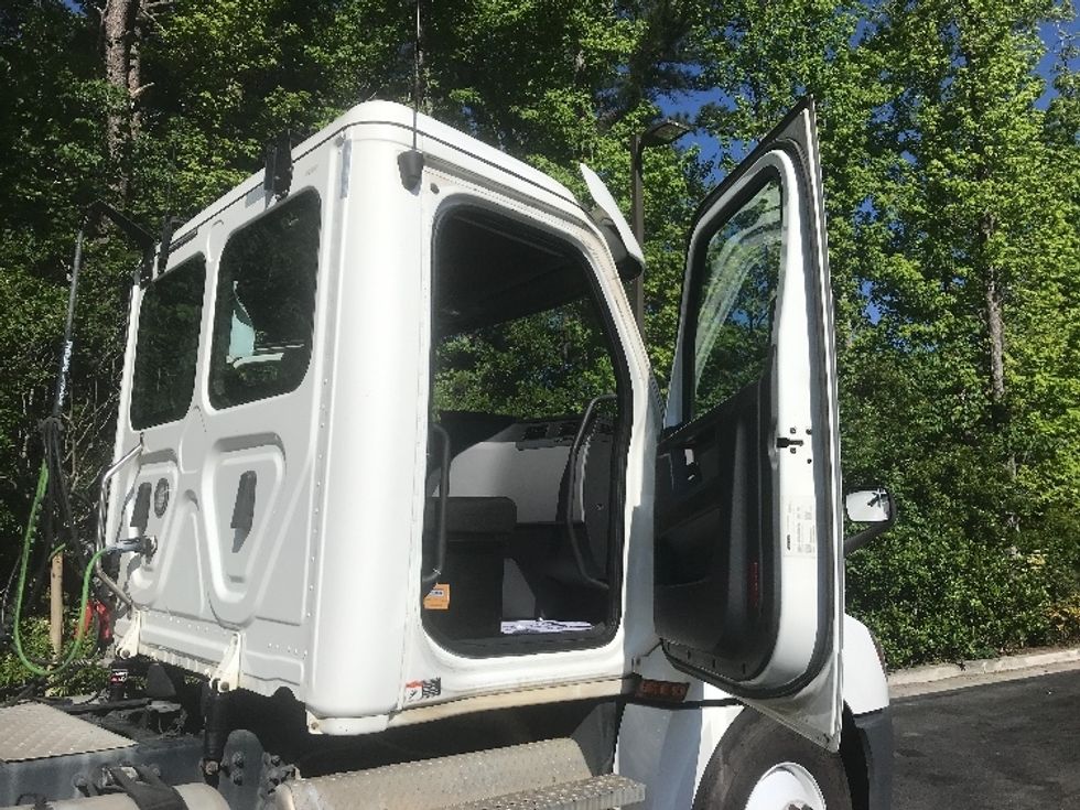 Day Cab Tractor-Heavy Duty Tractors-Freightliner-2020-T12664ST-Ladson-SC-209,666\n\t\tmiles-$ 63,250 - Image 12