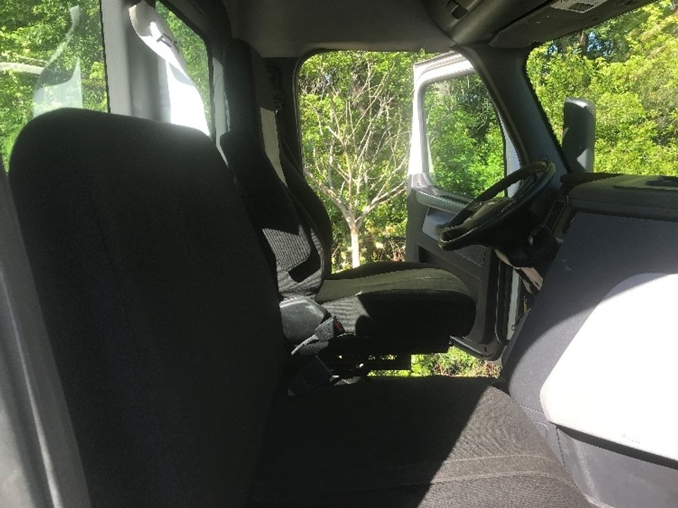 Day Cab Tractor-Heavy Duty Tractors-Freightliner-2020-T12664ST-Ladson-SC-209,666\n\t\tmiles-$ 63,250 - Image 14