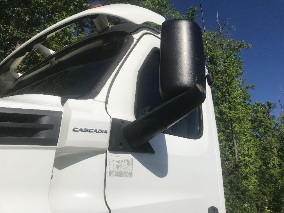 Day Cab Tractor-Heavy Duty Tractors-Freightliner-2020-T12664ST-Ladson-SC-209,666\n\t\tmiles-$ 63,250 - Image 17