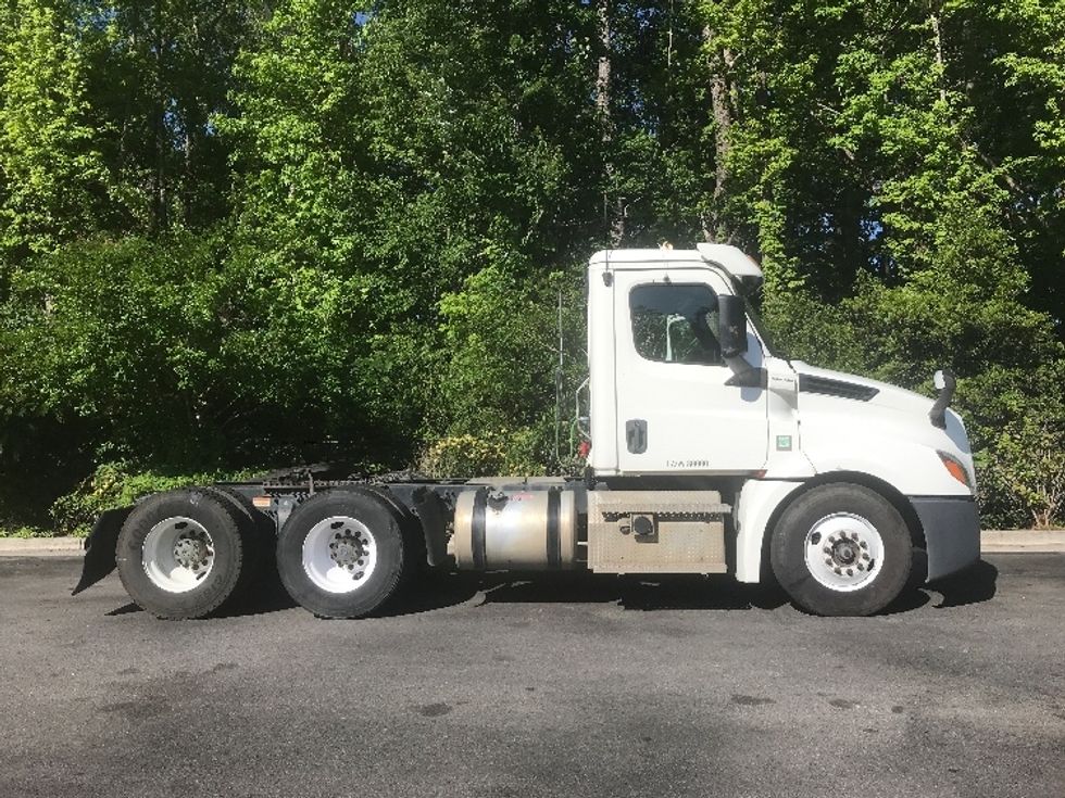 Day Cab Tractor-Heavy Duty Tractors-Freightliner-2020-T12664ST-Ladson-SC-209,666\n\t\tmiles-$ 63,250 - Image 8