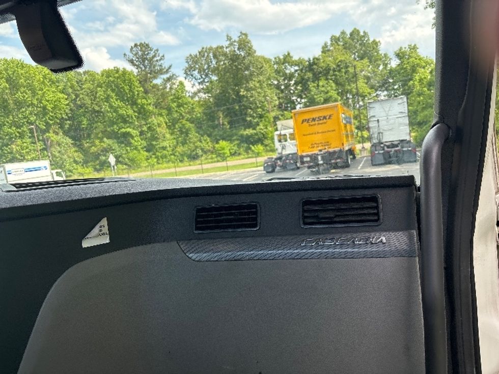 Day Cab Tractor-Heavy Duty Tractors-Freightliner-2020-T12664ST-Ladson-SC-213,752\n\t\tmiles-$ 62,250 - Image 13