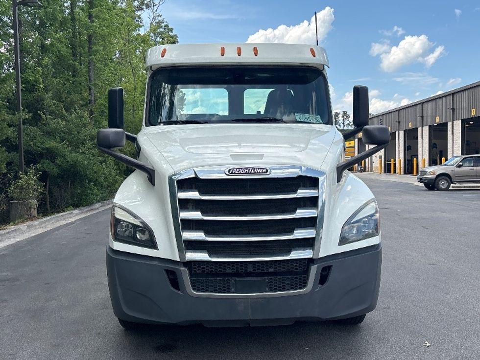 Day Cab Tractor-Heavy Duty Tractors-Freightliner-2020-T12664ST-Ladson-SC-213,752\n\t\tmiles-$ 62,250 - Image 2