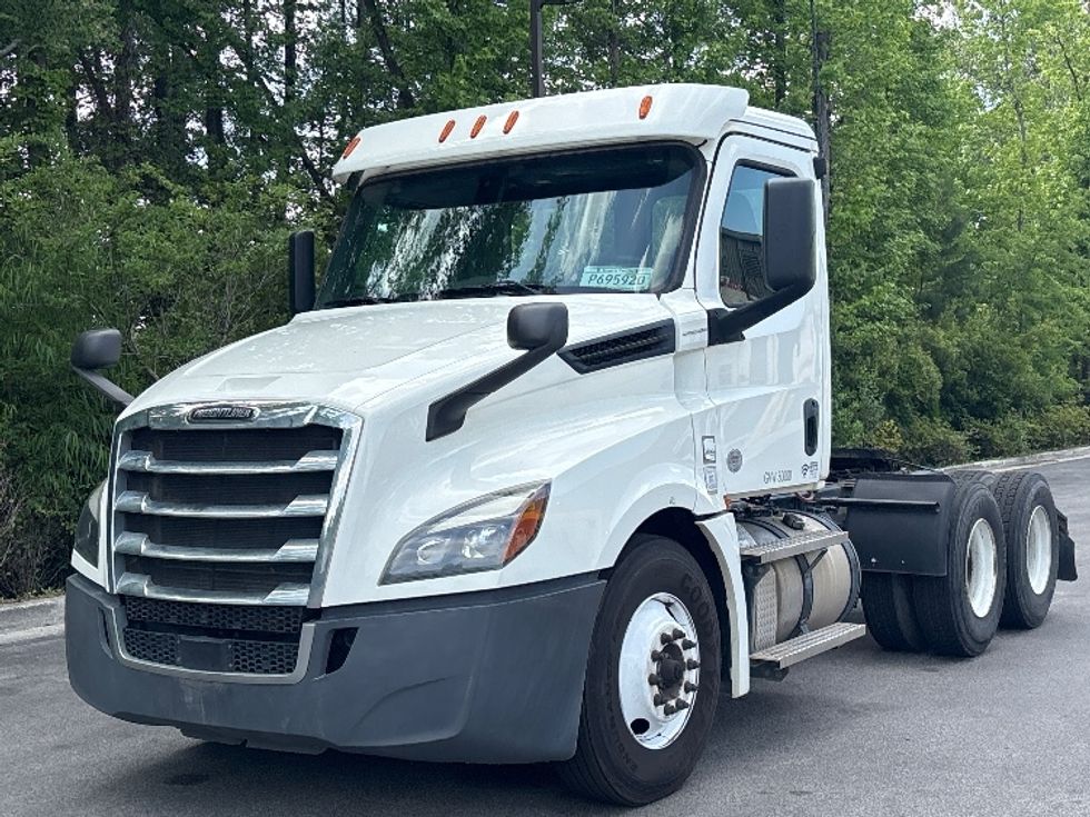 Day Cab Tractor-Heavy Duty Tractors-Freightliner-2020-T12664ST-Ladson-SC-213,752\n\t\tmiles-$ 62,250 - Image 3