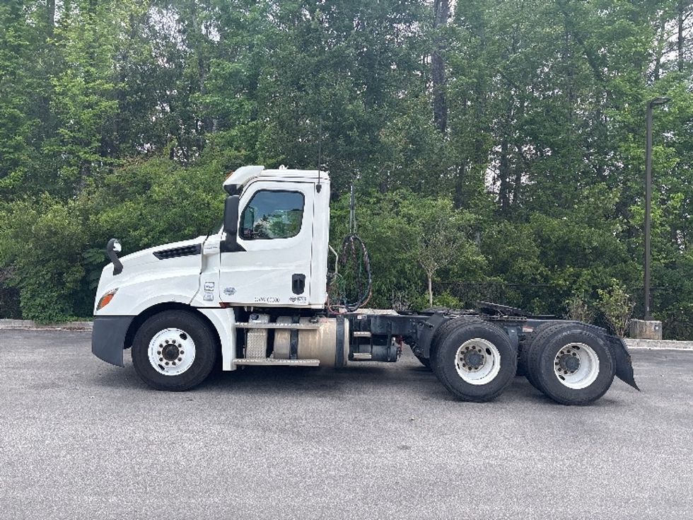 Day Cab Tractor-Heavy Duty Tractors-Freightliner-2020-T12664ST-Ladson-SC-213,752\n\t\tmiles-$ 62,250 - Image 4