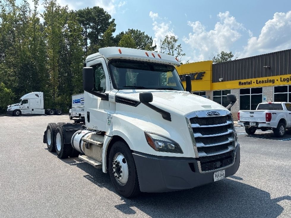 Day Cab Tractor-Heavy Duty Tractors-Freightliner-2020-T12664ST-Ladson-SC-217,090\n\t\tmiles-$ 62,250 - Image 1