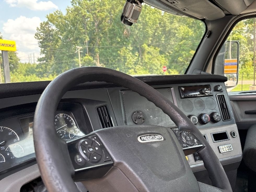 Day Cab Tractor-Heavy Duty Tractors-Freightliner-2020-T12664ST-Ladson-SC-217,090\n\t\tmiles-$ 62,250 - Image 10
