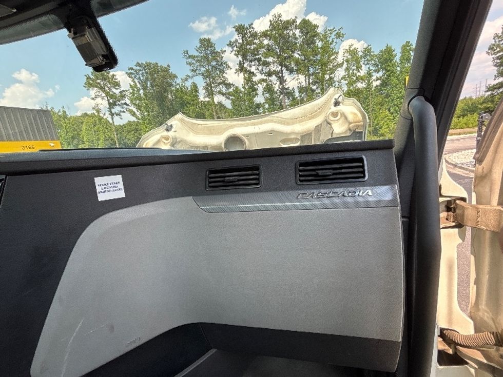 Day Cab Tractor-Heavy Duty Tractors-Freightliner-2020-T12664ST-Ladson-SC-217,090\n\t\tmiles-$ 62,250 - Image 13